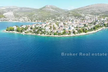 Luxury apartments in an exceptional location in the first row to the sea
