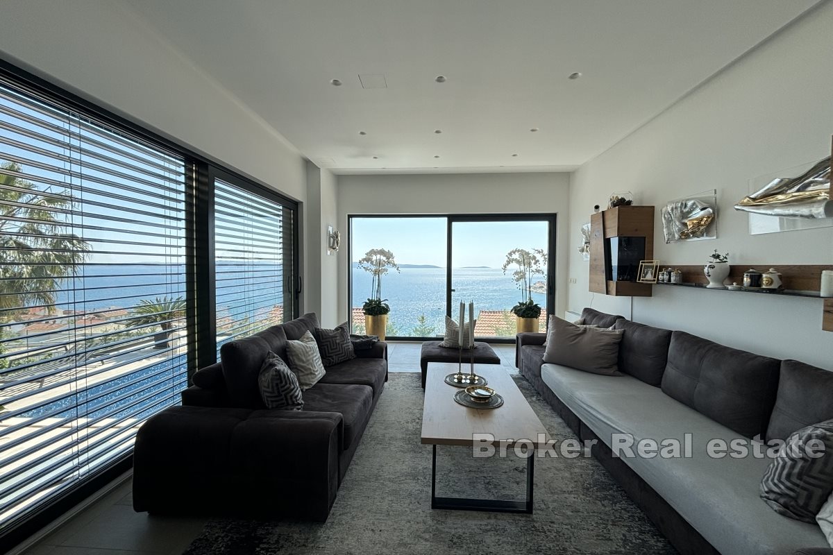 Villa de luxe avec vue dégagée sur la mer