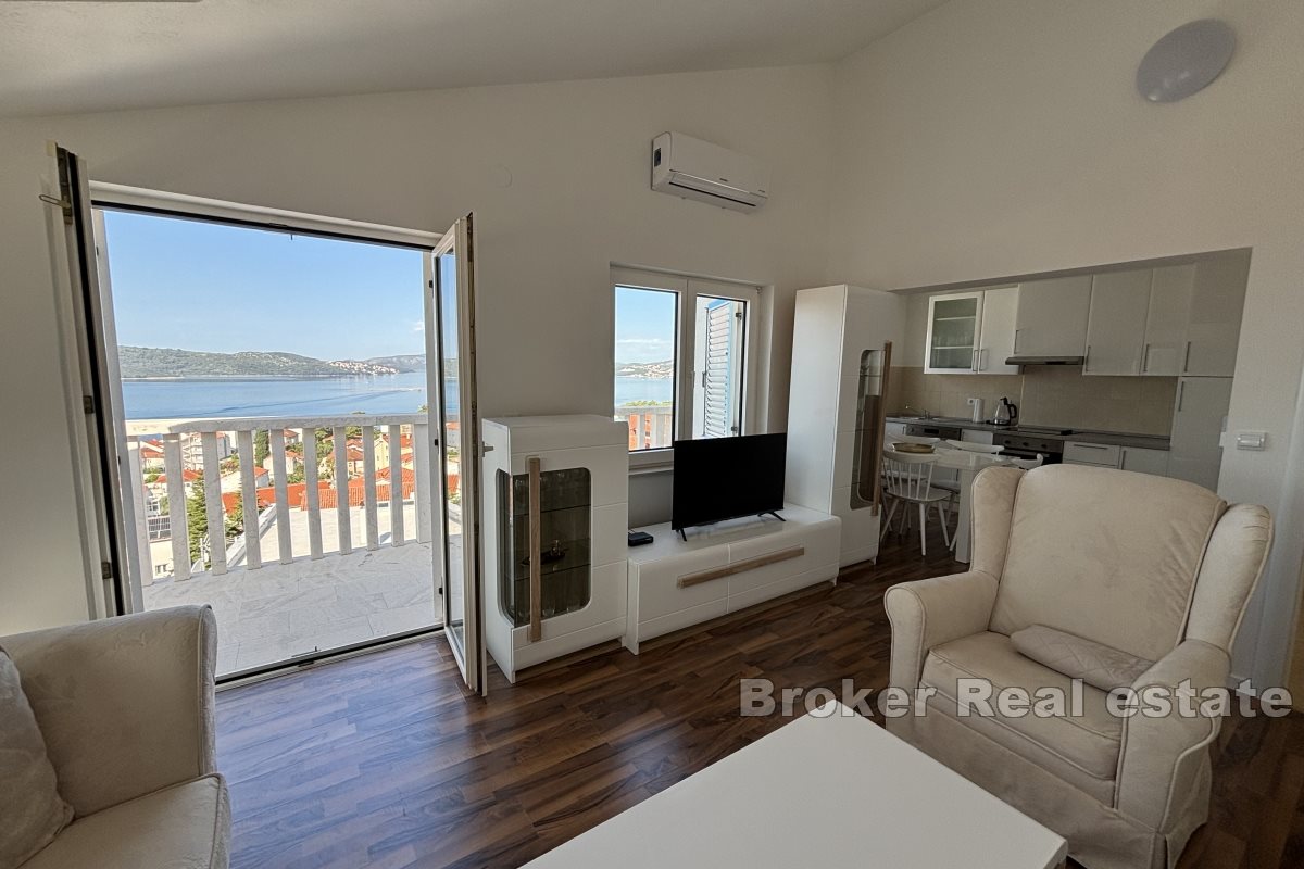 001-2035-152-Ciovo-Three-bedroom-apartment-with-a-sea-view-for-sale