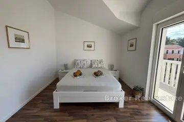 Komfortabel leilighet med tre soverom med åpen havutsikt