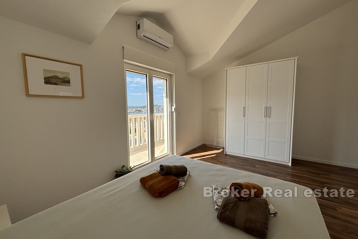 Appartement confortable de trois chambres avec une vue dégagée sur la mer