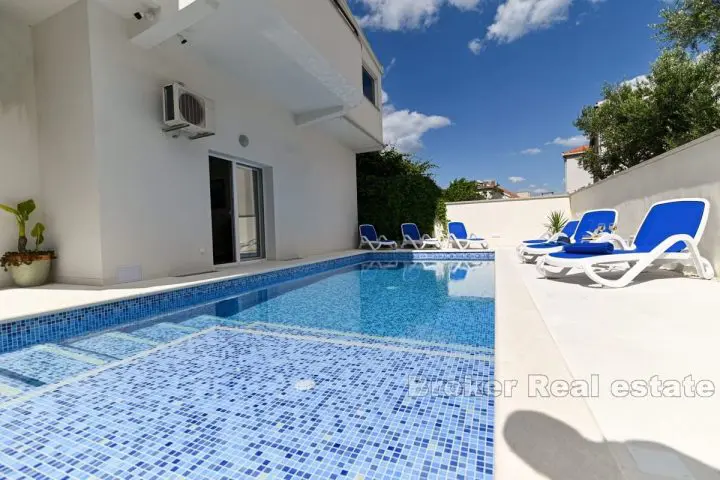 001-2035-158-island-ciovo-three-bedroom-apartment-with pool-for-sale