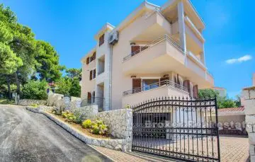 Luxusvilla mit Panoramablick auf das Meer