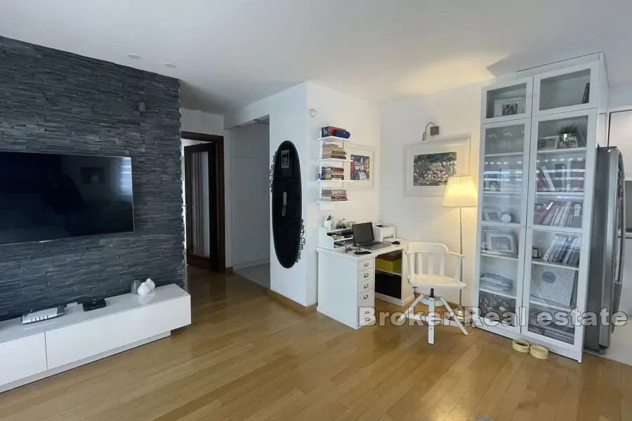 Žnjan, appartamento con due camere da letto con terrazzo