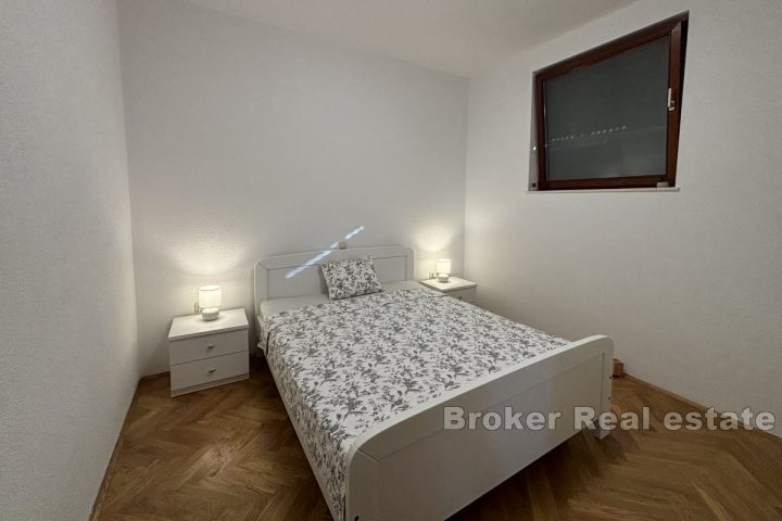 Komfortowy apartament z trzema sypialniami w spokojnej okolicy