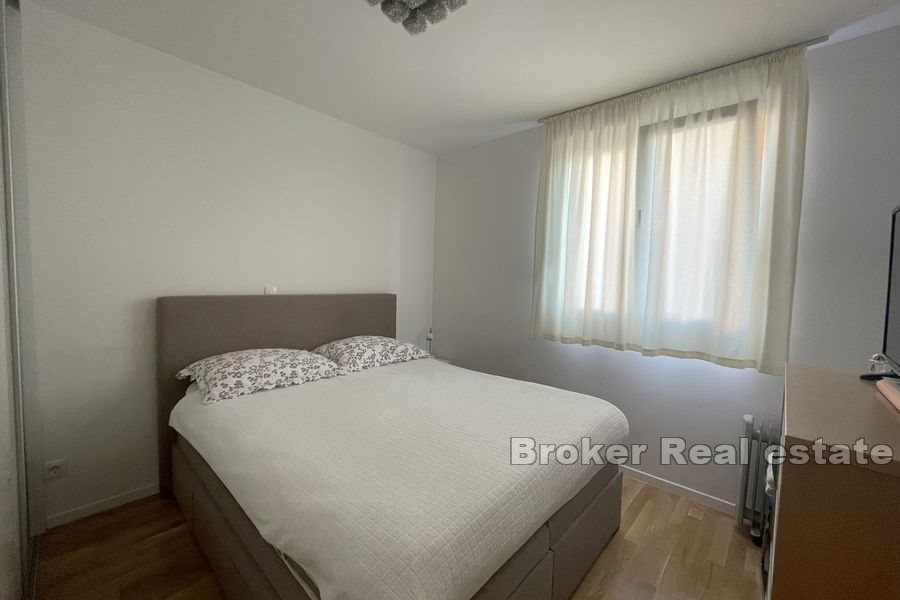 Žnjan, three bedroom apartment with loggia