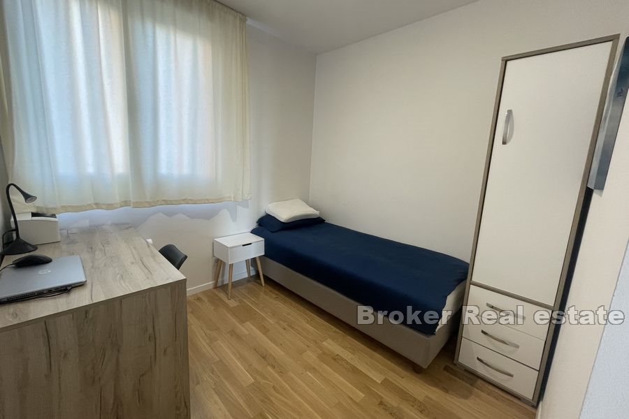 Žnjan, appartamento con tre camere da letto con loggia