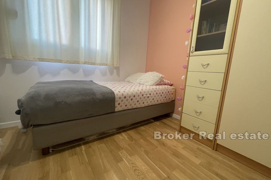 Žnjan, appartamento con tre camere da letto con loggia