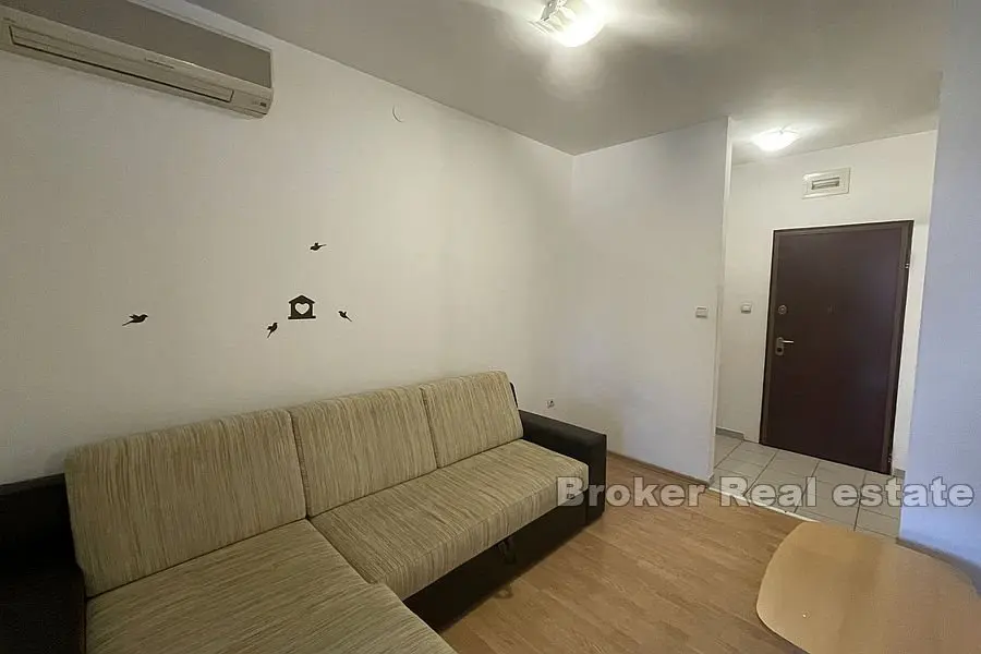 Sućidar, appartement d'une chambre à rénover