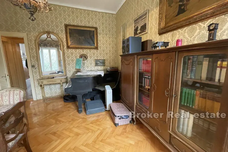 Lučac, appartamento con tre camere da letto in casa in pietra