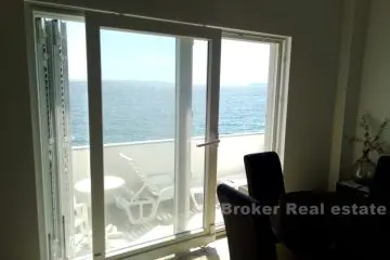 Unique real estate first row to the sea