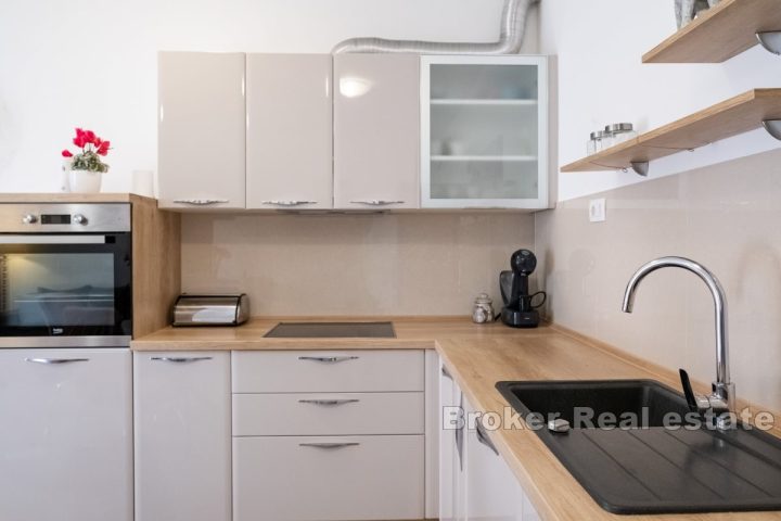 Predivan osunčan dvosobni apartman 