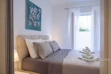 Predivan osunčan dvosobni apartman 