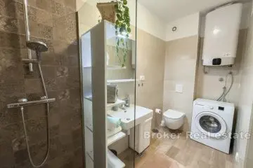 Predivan osunčan dvosobni apartman 