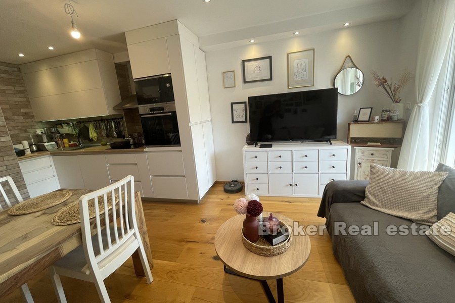 Kman, modernly decorated, three-bedroom apartment
