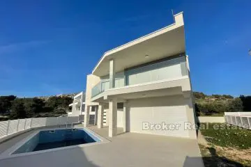Modern newbuilt villa with pool