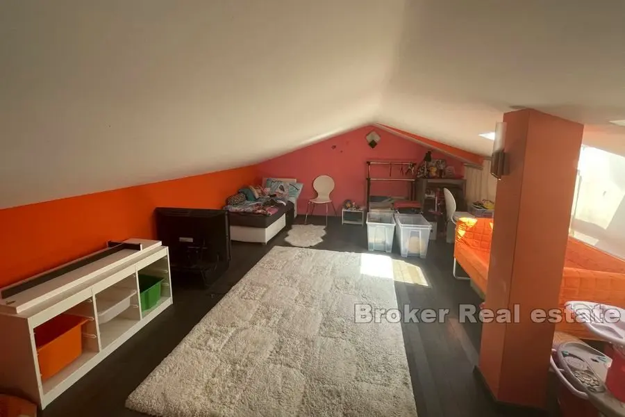 Spazioso appartamento con tre camere da letto
