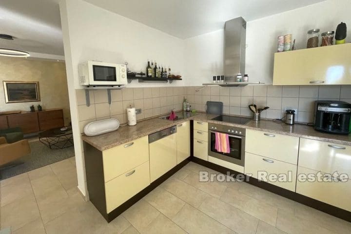 Trstenik, spacious three-bedroom apartment