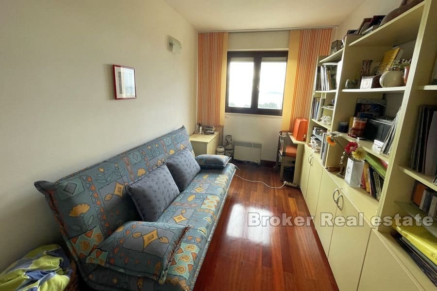 Meje, spacious, three-room apartment with sea view