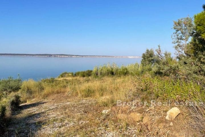 Building plot with open sea view