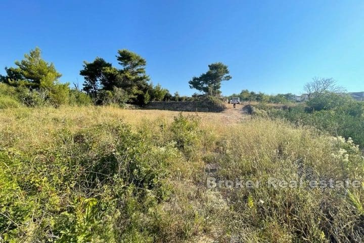 Building plot with open sea view