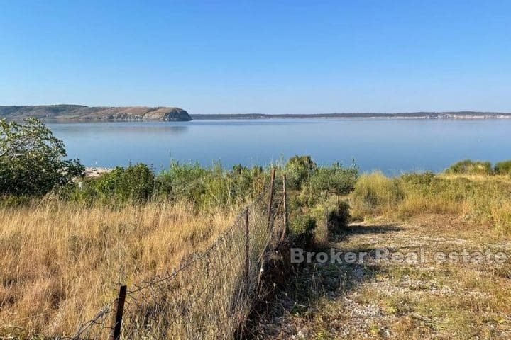 Building plot with open sea view