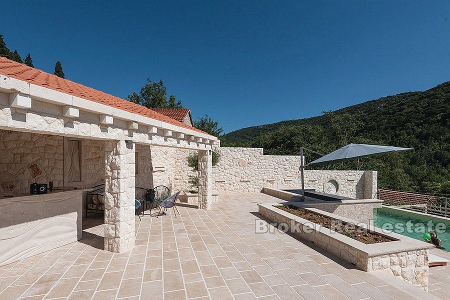 Beautiful autochthonous stone villa