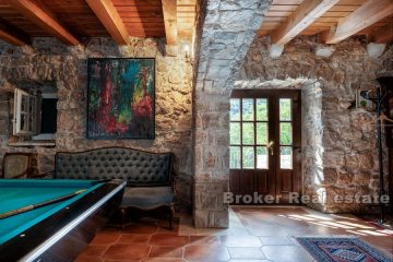 Beautiful autochthonous stone villa