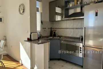 Zvončac - Two-bedroom apartment in an attractive location