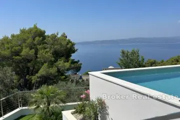 Villa mit Pool und Panoramablick auf das Meer
