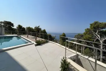 Maison de luxe avec piscine et vue mer
