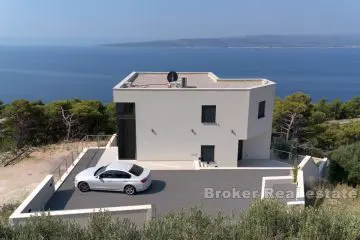 Роскошный дом с бассейном и видом на море