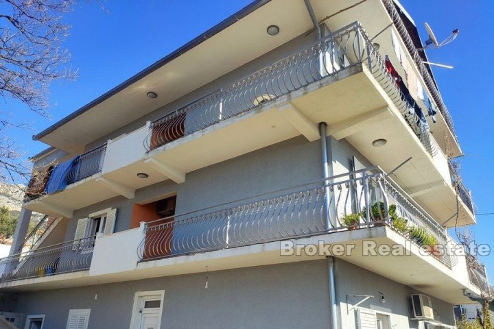 Apartment house with sea view