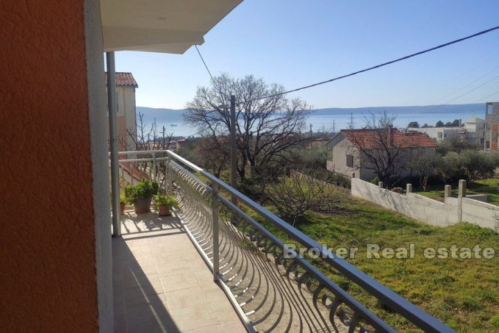 Apartment house with sea view