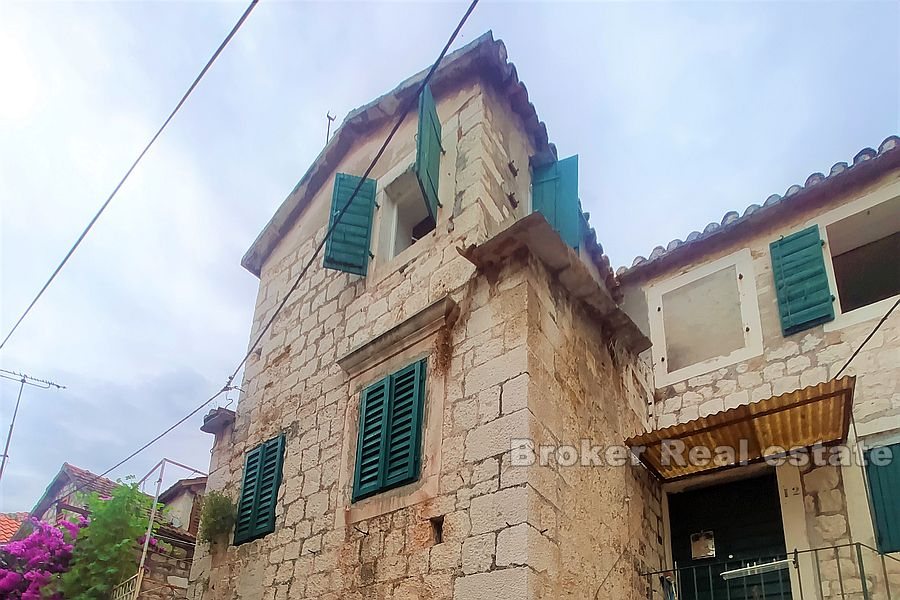 Apartmán v kamenném domě v centru Trogiru