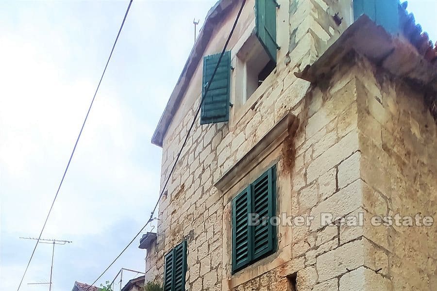Appartement dans une maison en pierre au centre de Trogir