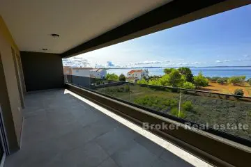 Penthouse with panoramic sea view