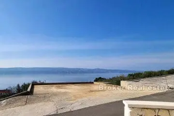 House with open sea view