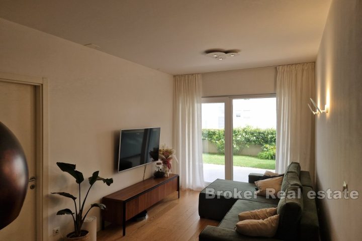 Nowoczesny apartament z ogrodem