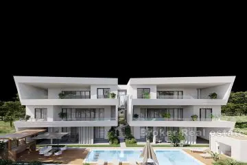 Appartamento con piscina e vista mare