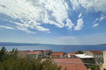 Immeuble avec vue sur la mer