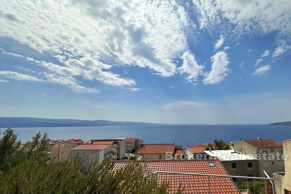 Apartment house with sea view