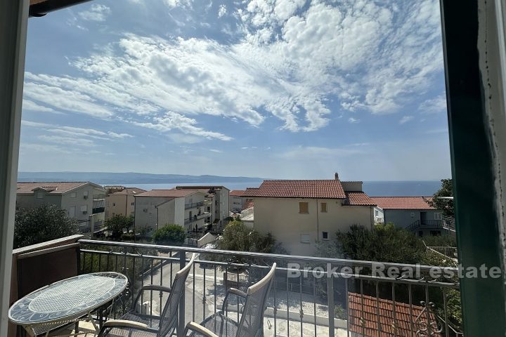 Apartment house with sea view