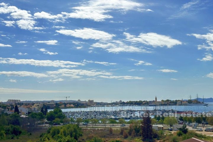 Appartement dans un immeuble neuf dans un emplacement privilégié avec vue sur la mer