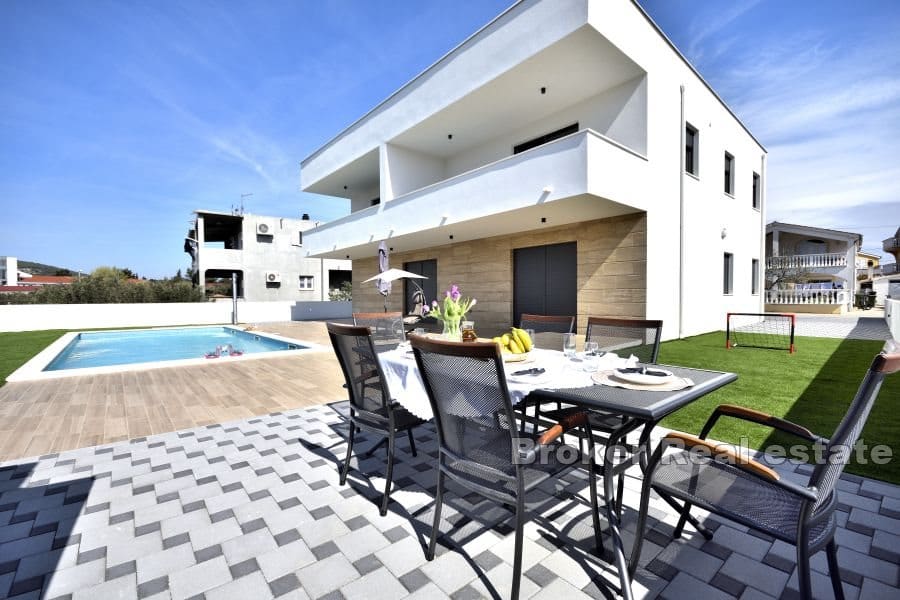 Moderne Villa mit Pool