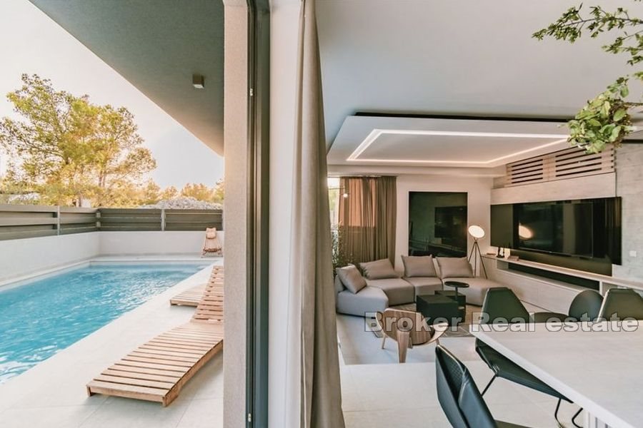 Modern, lyxig villa med pool