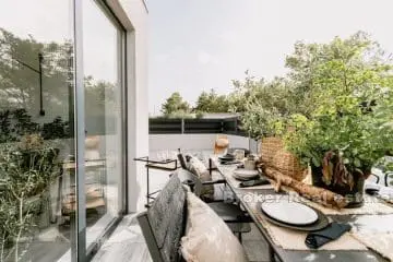 Modern, luxurious villa with pool