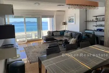 Luxury apartment in the first row to the sea