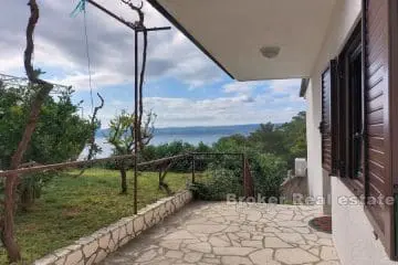 House with sea view in a great location