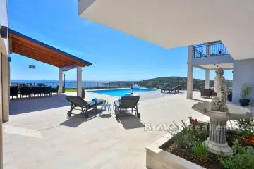 Villa with a panoramic view of the sea